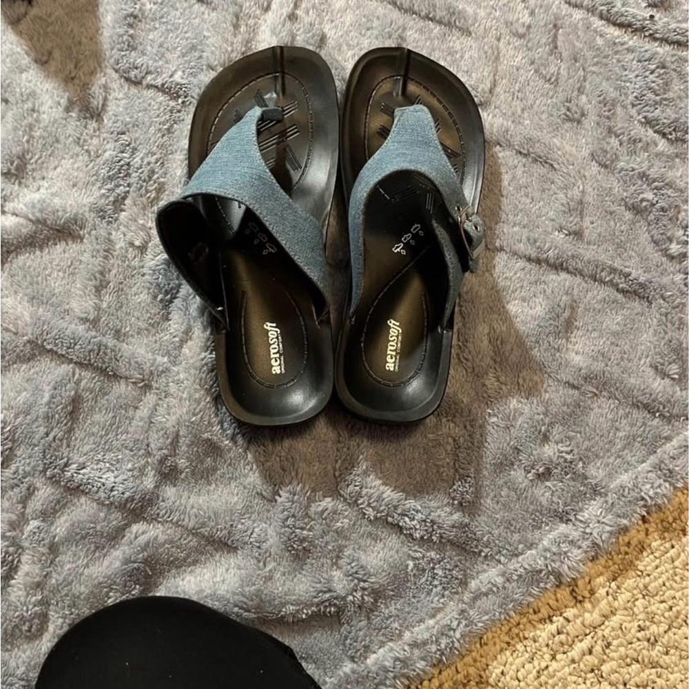 AEROSOLES Black and Gray Sandals